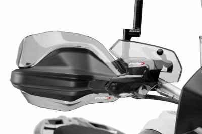 Let op, dit betreft de extra beschermer tussen de handkap en de motor