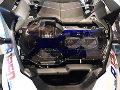 met electric blue filter gemonteerd