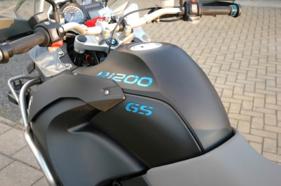 foto voorbeeld is blauw metallic